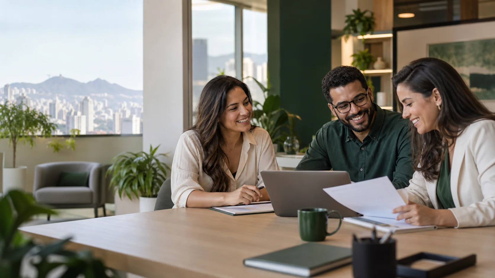 Equipe ContaOne em atendimento humano